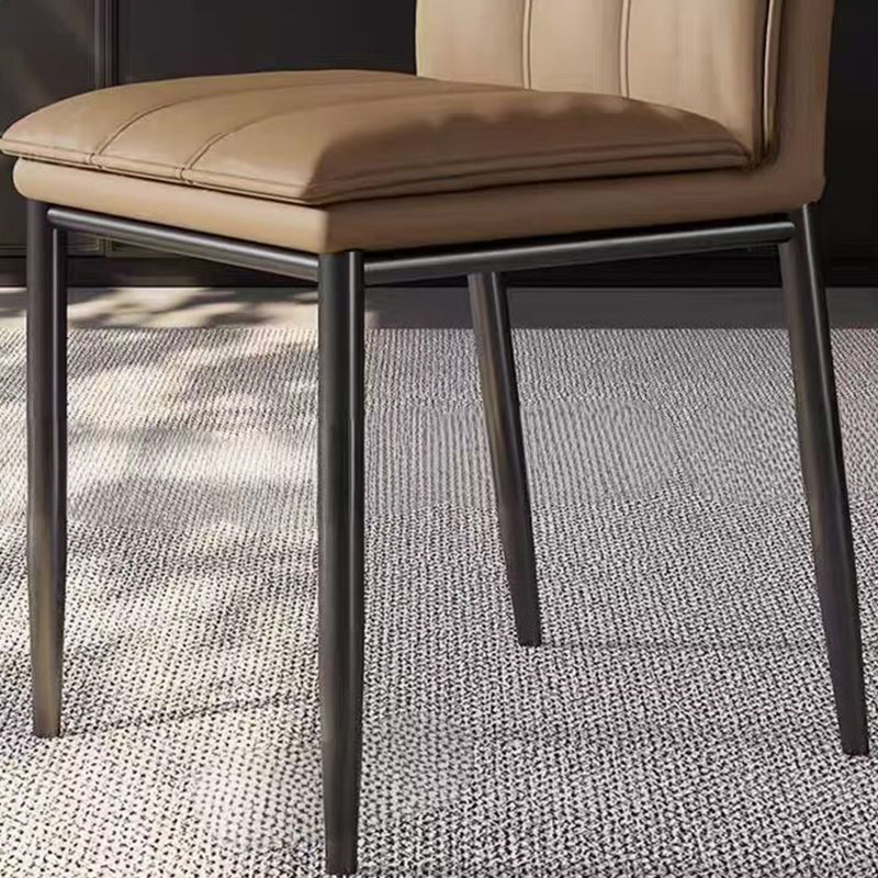Moderna silla de comedor cuadrada minimalista de cuero y acero al carbono para comedor y sala de estar 