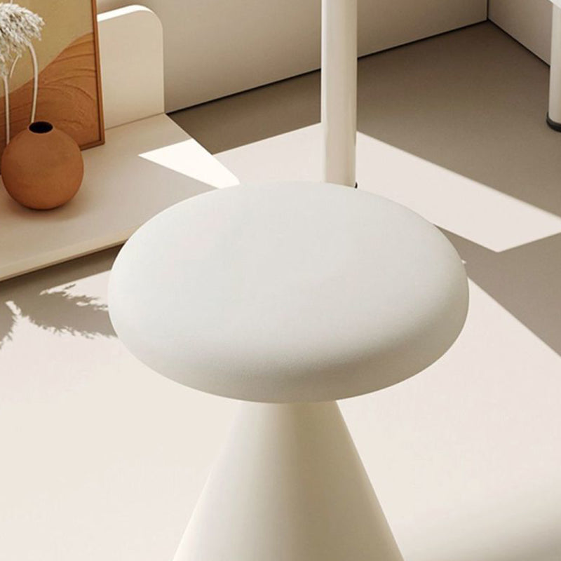 Tabouret de vanité conique rond en cuir nordique contemporain et fer pour chambre et salon 