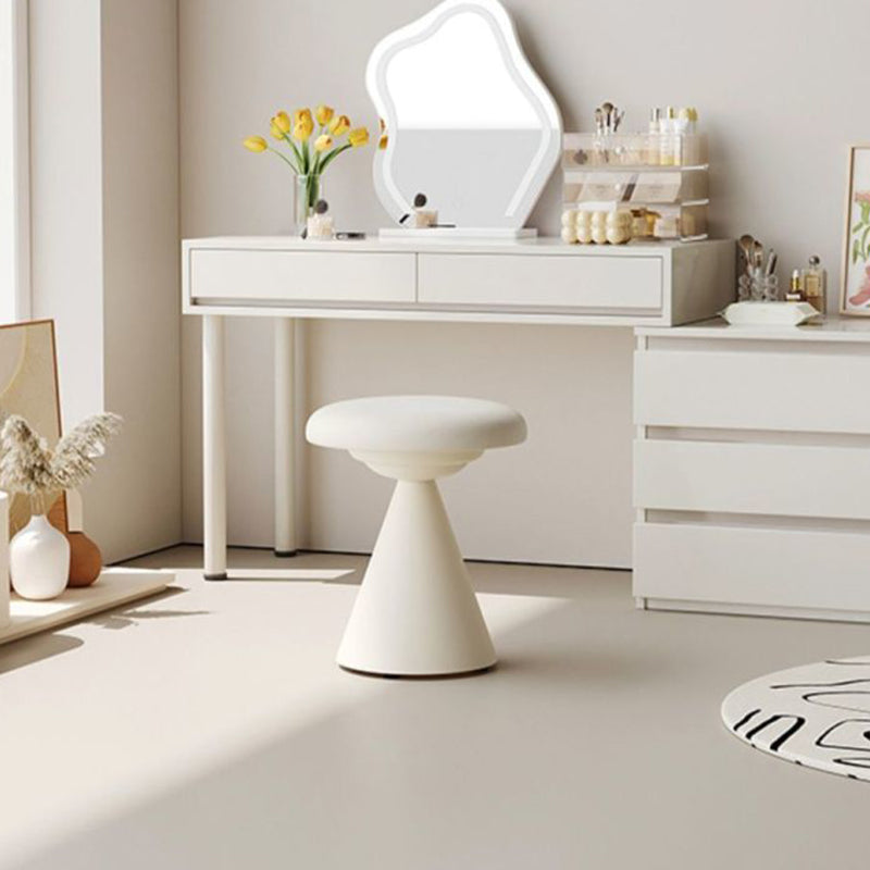 Tabouret de vanité conique rond en cuir nordique contemporain et fer pour chambre et salon 