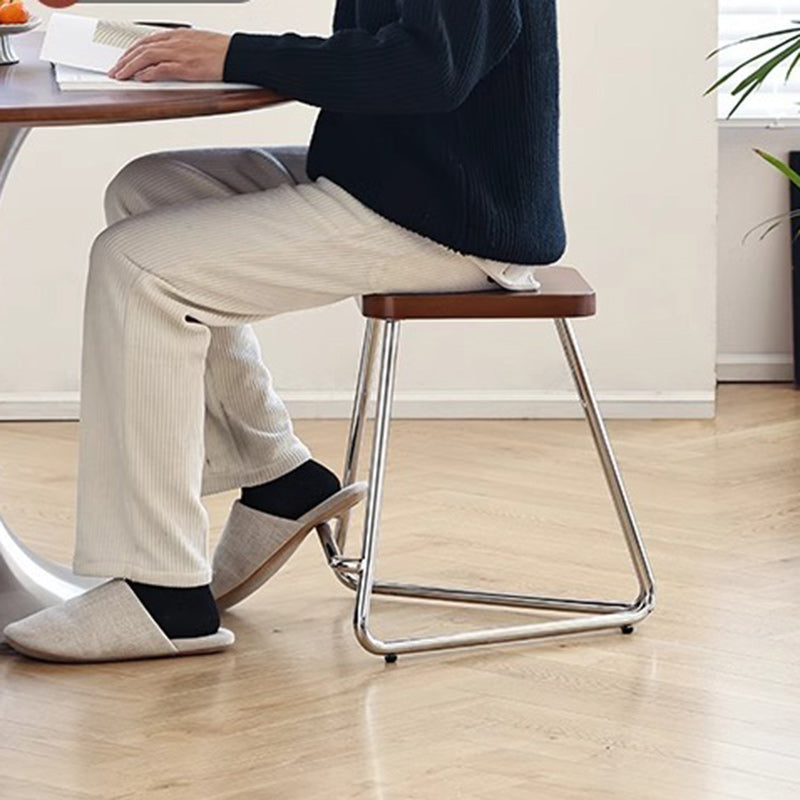 Taburete bajo rectangular contemporáneo de madera nórdica y acero inoxidable con base triangular para dormitorio, sala de estar, comedor 