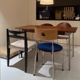 Chaise de salle à manger ronde incurvée en velours vintage traditionnel, bois et acier inoxydable pour chambre, salon et cuisine 