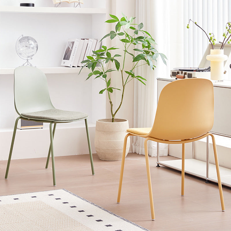 Moderner minimalistischer Stoff- & PE-gekrümmter quadratischer Esszimmerstuhl für Wohnzimmer, Schlafzimmer und Küche 