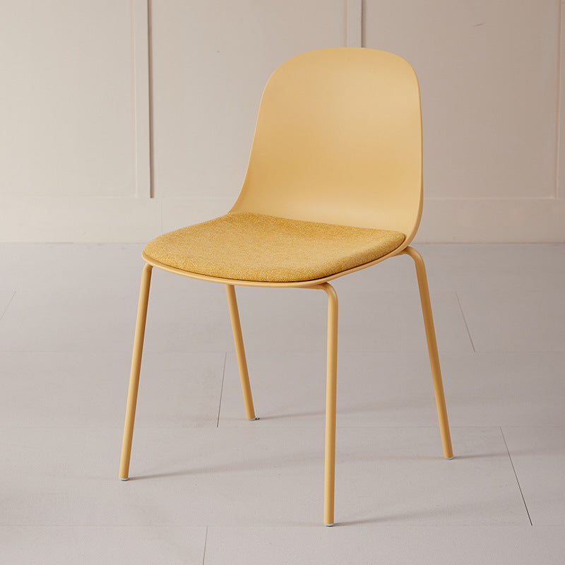Moderner minimalistischer Stoff- & PE-gekrümmter quadratischer Esszimmerstuhl für Wohnzimmer, Schlafzimmer und Küche 