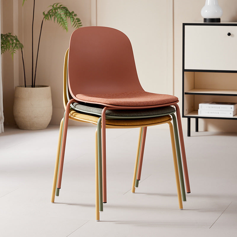 Moderner minimalistischer Stoff- & PE-gekrümmter quadratischer Esszimmerstuhl für Wohnzimmer, Schlafzimmer und Küche 
