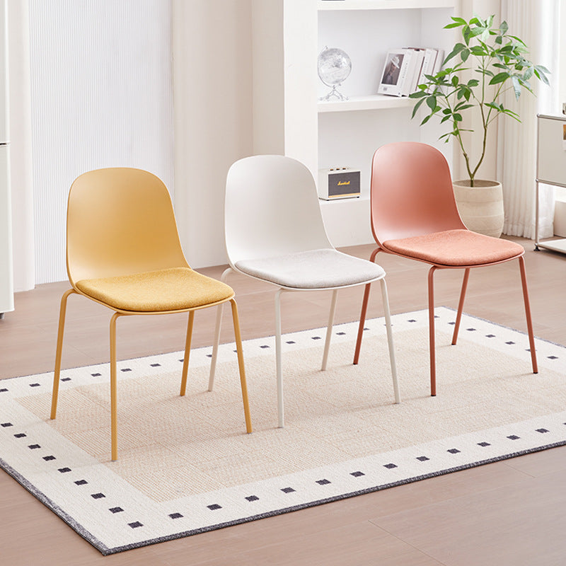 Moderner minimalistischer Stoff- & PE-gekrümmter quadratischer Esszimmerstuhl für Wohnzimmer, Schlafzimmer und Küche 