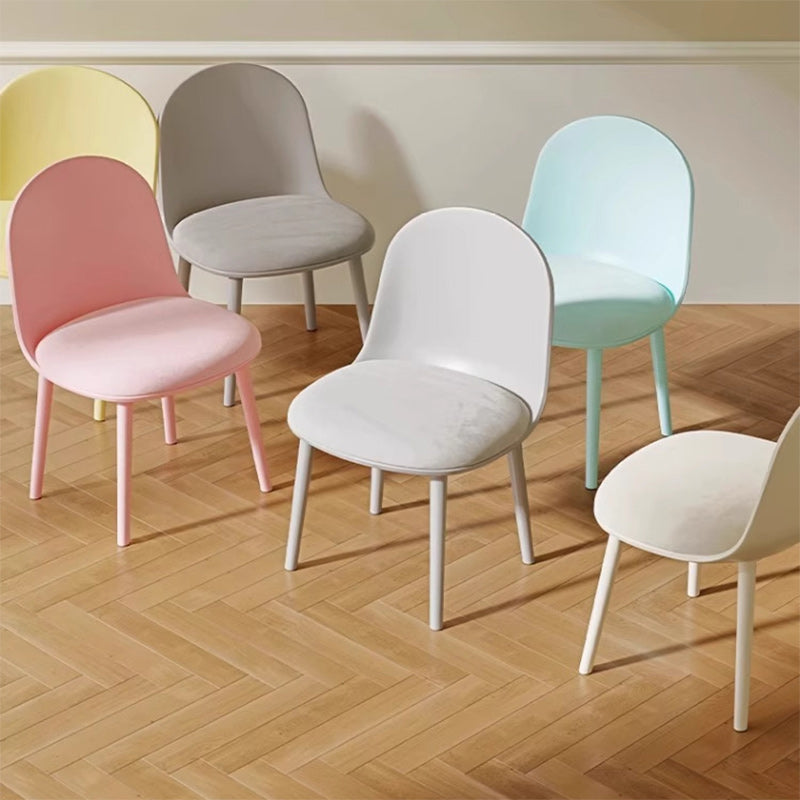 Chaise de salle à manger moderne minimaliste en velours, cuir Napa et plastique avec design ergonomique pour chambre, salon et cuisine 