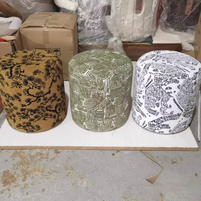 Zeitgenössischer kreativer Stoff- und Holz-Zylinderhocker für Schlafzimmer und Wohnzimmer 