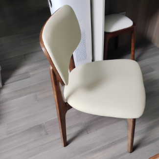 Chaise de salle à manger carrée incurvée en bois et cuir minimaliste moderne pour salon, chambre et cuisine 