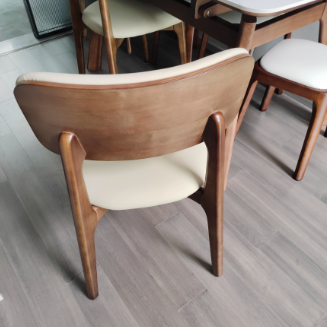 Chaise de salle à manger carrée incurvée en bois et cuir minimaliste moderne pour salon, chambre et cuisine 