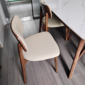 Chaise de salle à manger carrée incurvée en bois et cuir minimaliste moderne pour salon, chambre et cuisine 