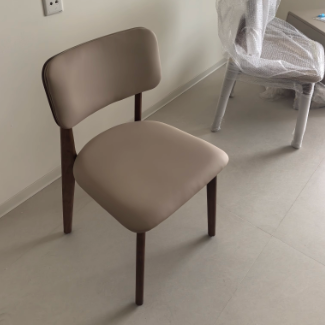 Chaise de salle à manger carrée incurvée en bois et cuir minimaliste moderne pour salon, chambre et cuisine 