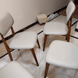 Chaise de salle à manger carrée incurvée en bois et cuir minimaliste moderne pour salon, chambre et cuisine 