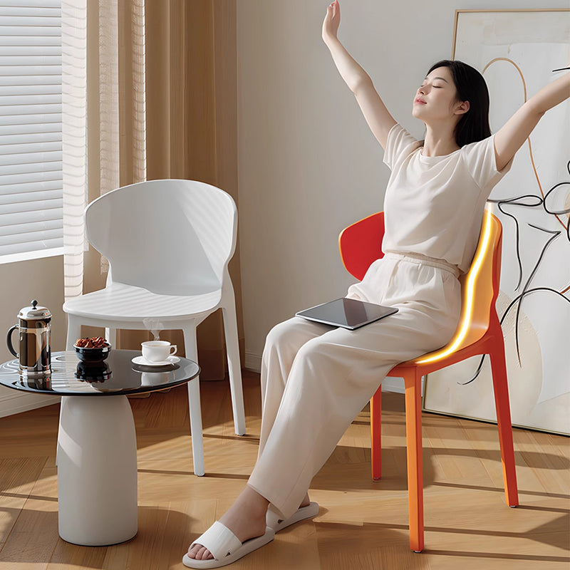Moderner minimalistischer geometrischer PP-Kunststoff stapelbarer Esszimmerstuhl Rückenlehne ohne Armlehnen für Esszimmer 