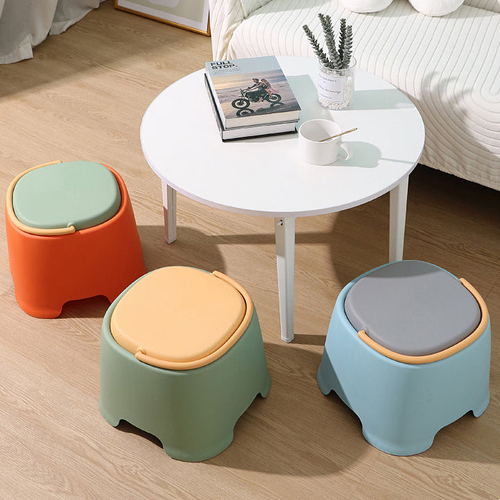 Tabouret bas portable empilable en plastique PP à forme carrée arrondie, style nordique contemporain, sans dossier ni accoudoirs, pour salon 
