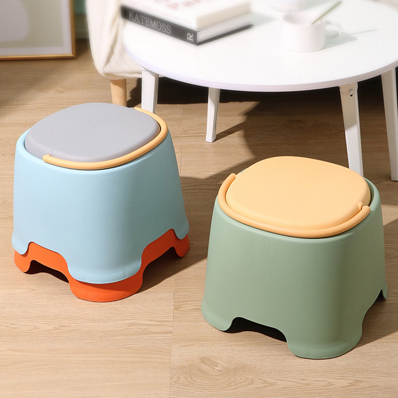 Tabouret bas portable empilable en plastique PP à forme carrée arrondie, style nordique contemporain, sans dossier ni accoudoirs, pour salon 