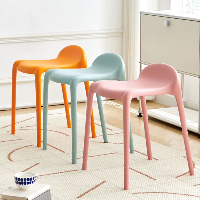 Chaise de salle à manger empilable en plastique PP incurvé, minimaliste moderne, sans dossier ni accoudoirs, pour salle à manger 