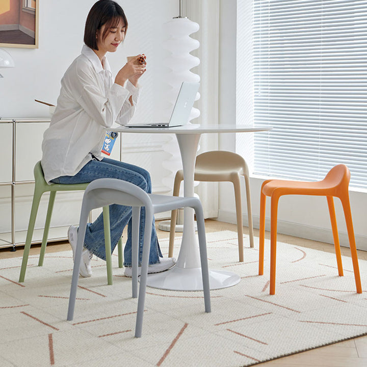 Chaise de salle à manger empilable en plastique PP incurvé, minimaliste moderne, sans dossier ni accoudoirs, pour salle à manger 