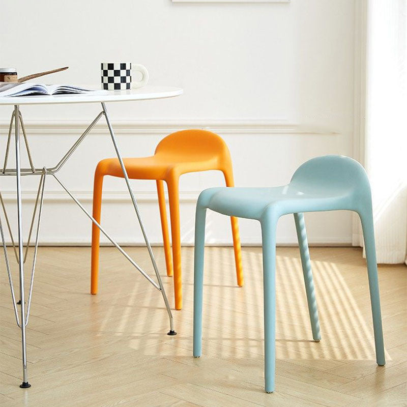 Chaise de salle à manger empilable en plastique PP incurvé, minimaliste moderne, sans dossier ni accoudoirs, pour salle à manger 