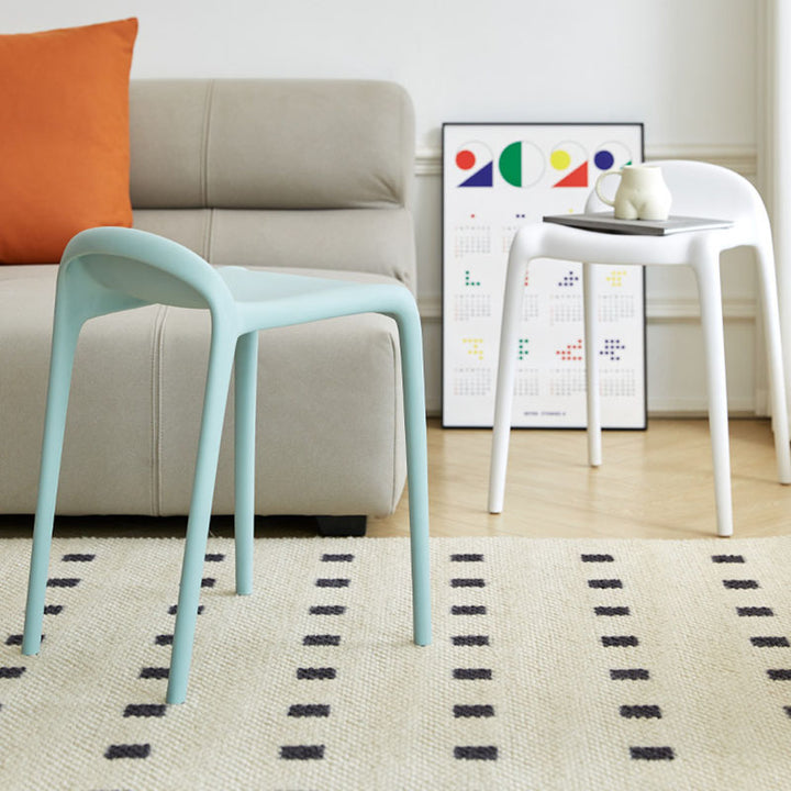 Chaise de salle à manger empilable en plastique PP incurvé, minimaliste moderne, sans dossier ni accoudoirs, pour salle à manger 