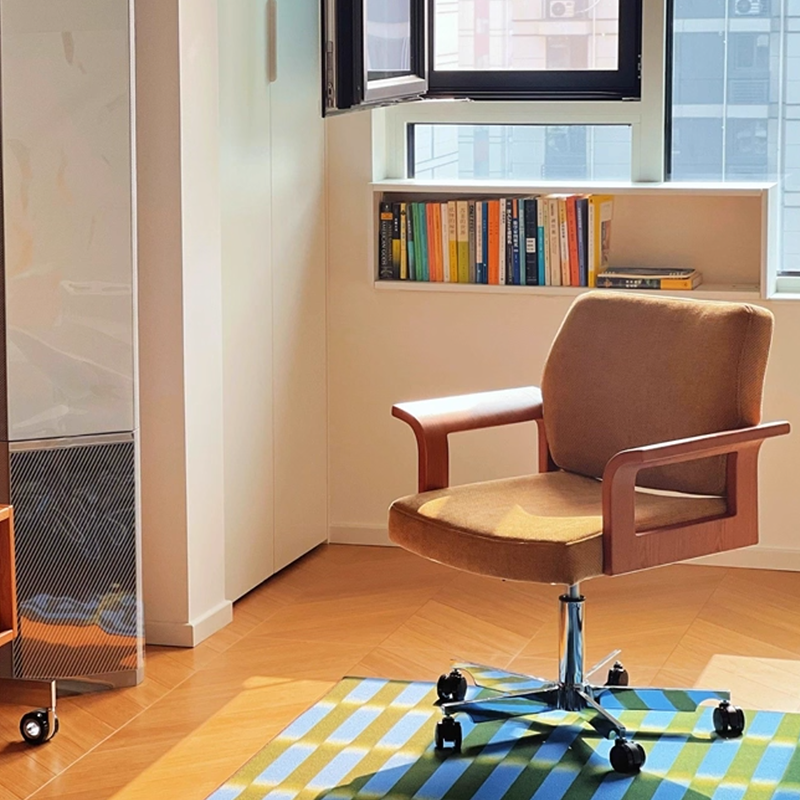 Chaise de bureau contemporaine scandinave en bois massif, contreplaqué, chenille et acier inoxydable, carrée, relevable et pivotante, avec dossier et accoudoirs, pour la maison et le bureau 