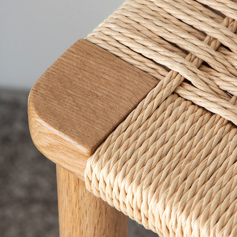 Tabouret de bar trapézoïdal en bois de chêne rouge japonais traditionnel avec tressage en corde de chanvre, sans dossier ni accoudoirs, pour salle à manger 