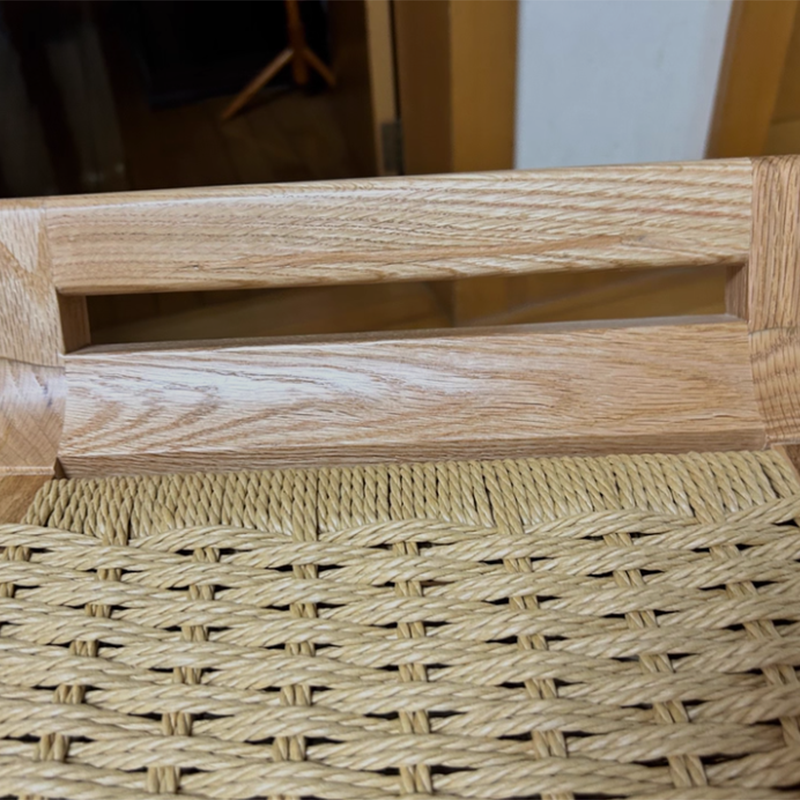 Tabouret de bar trapézoïdal en bois de chêne rouge japonais traditionnel avec tressage en corde de chanvre, sans dossier ni accoudoirs, pour salle à manger 
