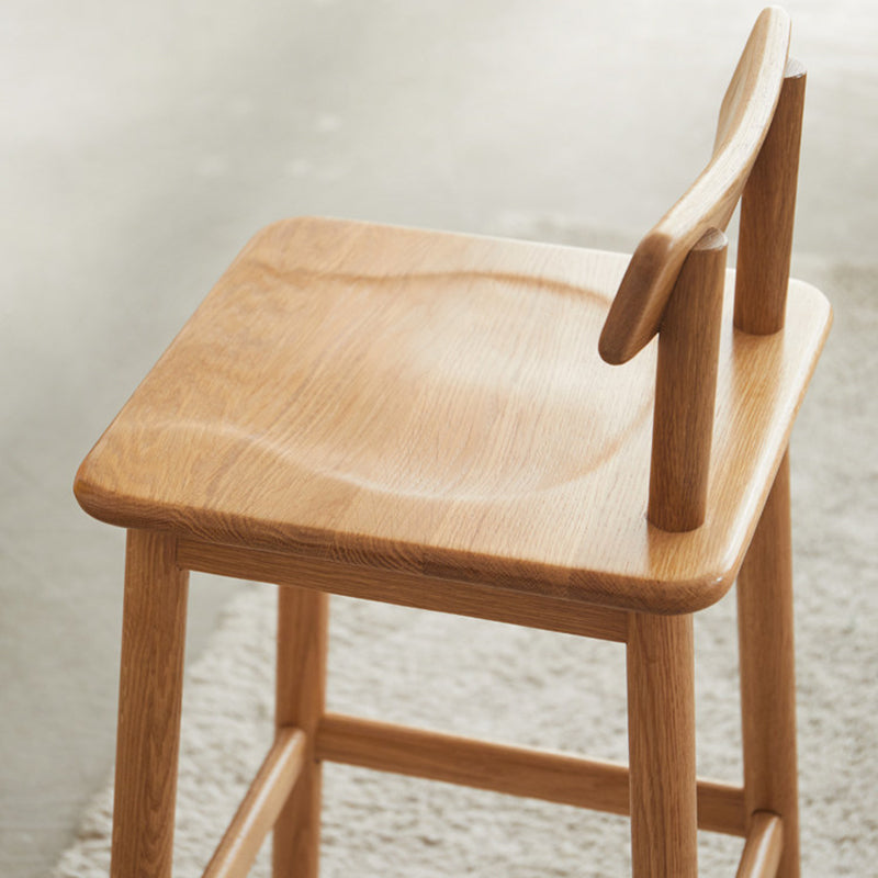 Traditioneller japanischer Barhocker aus Eichenholz mit trapezförmiger Rückenlehne und Fußstütze für Wohnzimmer und Esszimmer 