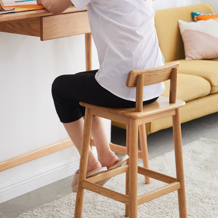 Traditioneller japanischer Barhocker aus Eichenholz mit trapezförmiger Rückenlehne und Fußstütze für Wohnzimmer und Esszimmer 