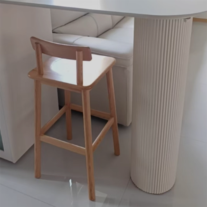 Traditioneller japanischer Barhocker aus Eichenholz mit trapezförmiger Rückenlehne und Fußstütze für Wohnzimmer und Esszimmer 