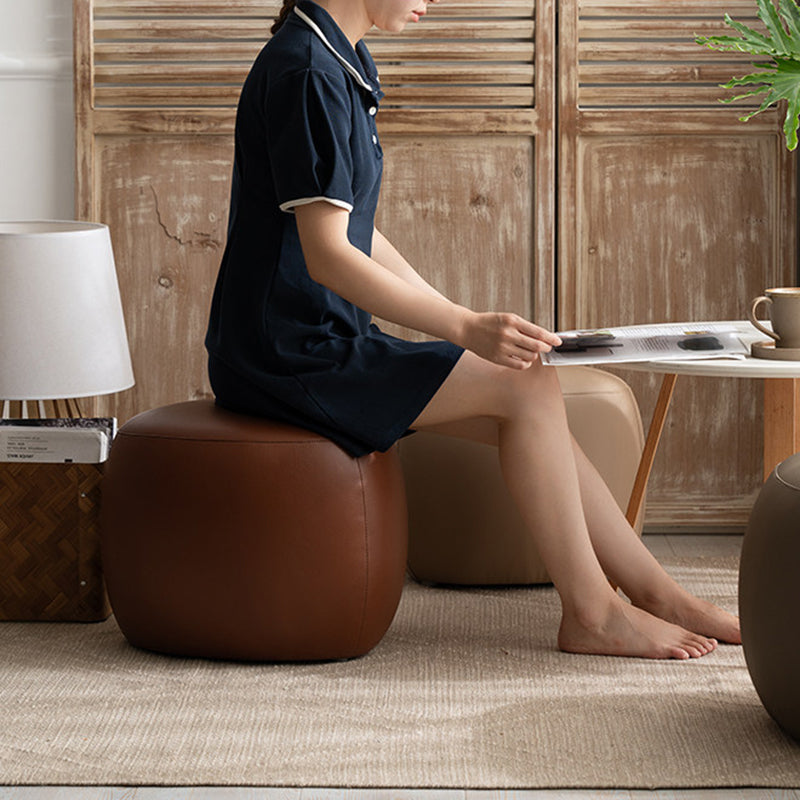 Taburete bajo sin respaldo ni reposabrazos de madera de pino escandinava contemporánea, cuero sintético, esponja, forma triangular redondeada, para sala de estar 