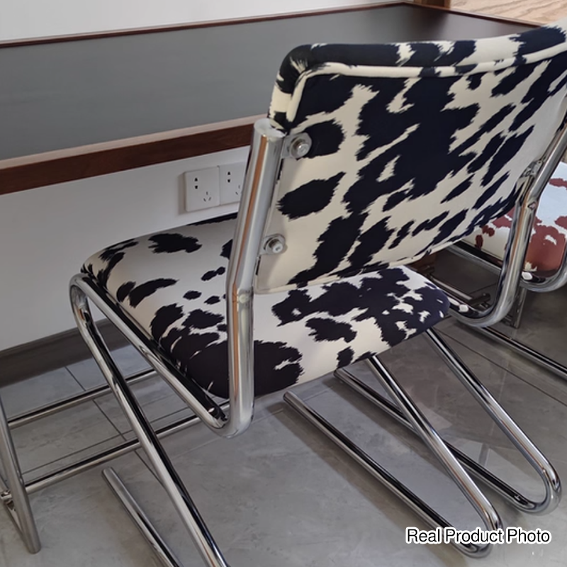 モダンな北欧風ベルベット スポンジ 合板 スチール製 カーブ長方形ダイニングチェア背もたれ ダイニングルーム用 