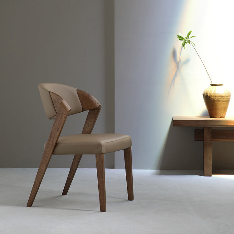Chaise de salle à manger carrée semi-ronde en cuir microfibre créatif contemporain en bois de frêne avec dossier scientifique pour salon et salle à manger 