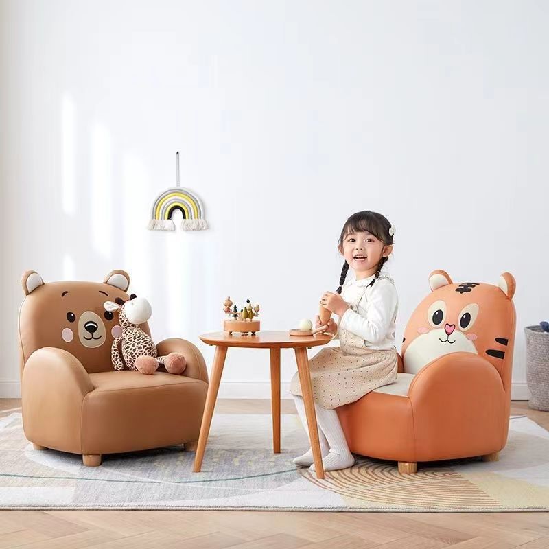 Moderner Art Deco Kinderstuhl aus Kunstleder und Massivholz in Tiger- und Bärenform mit Rückenlehne und Armlehnen für Schlafzimmer und Wohnzimmer 