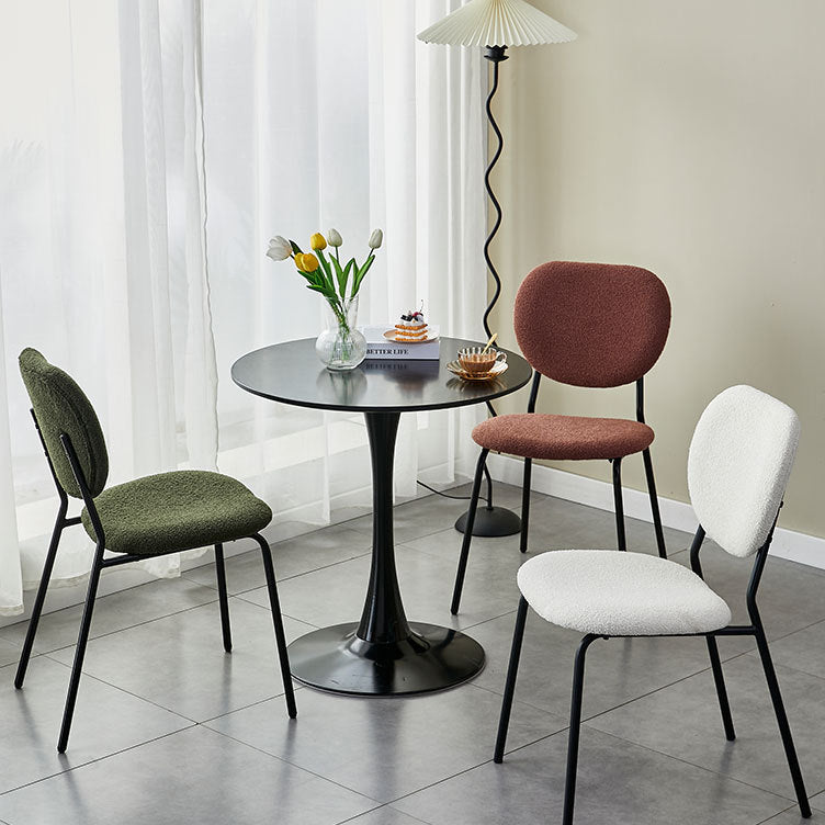 Silla de comedor redonda de hierro de terciopelo escandinavo contemporáneo con respaldo para sala de estar 