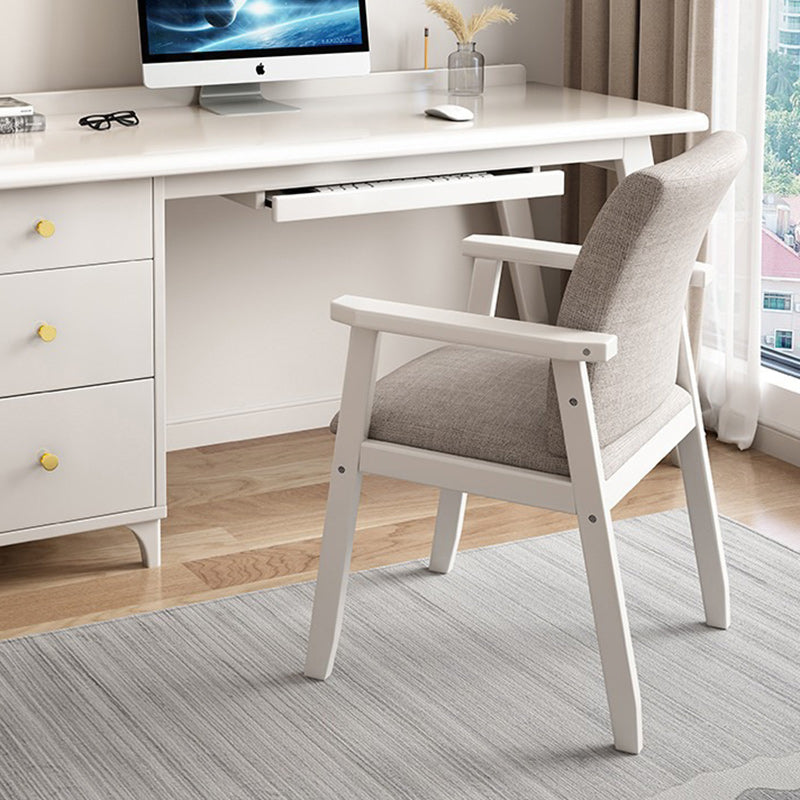 Silla de comedor rectangular moderna minimalista de madera maciza y tela con respaldo y reposabrazos para comedor 