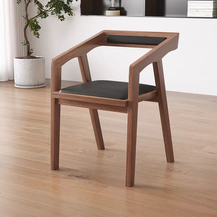 Zeitgenössischer skandinavischer Massivholz-Trapezstuhldiningstuhl aus Kunstleder mit Öl-Wachs-Optik und Armlehne für das Esszimmer 