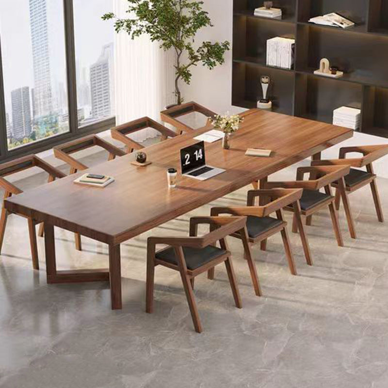 Zeitgenössischer skandinavischer Massivholz-Trapezstuhldiningstuhl aus Kunstleder mit Öl-Wachs-Optik und Armlehne für das Esszimmer 