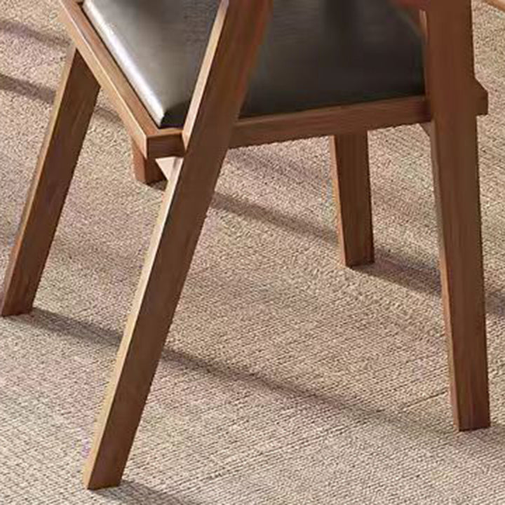 Zeitgenössischer skandinavischer Massivholz-Trapezstuhldiningstuhl aus Kunstleder mit Öl-Wachs-Optik und Armlehne für das Esszimmer 