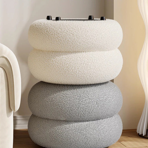 Moderner minimalistischer Hocker aus Lammwolle und massivem Holz für das Wohnzimmer 