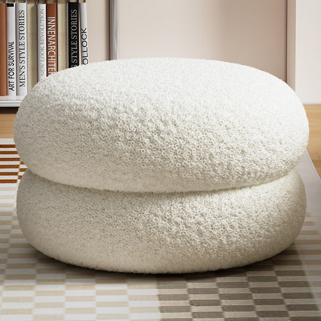 Moderner minimalistischer Hocker aus Lammwolle und massivem Holz für das Wohnzimmer 