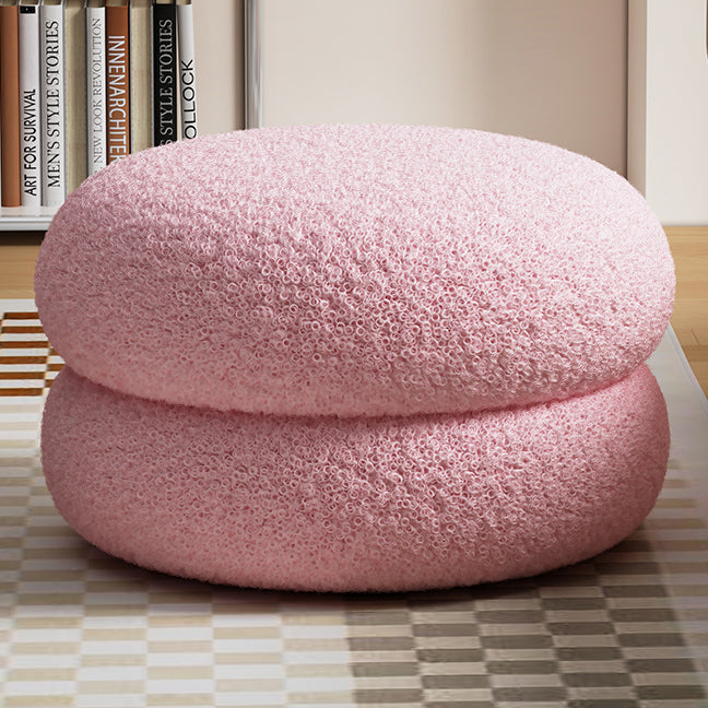 Moderner minimalistischer Hocker aus Lammwolle und massivem Holz für das Wohnzimmer 