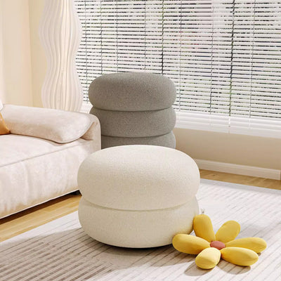 Moderner minimalistischer Hocker aus Lammwolle und massivem Holz für das Wohnzimmer 