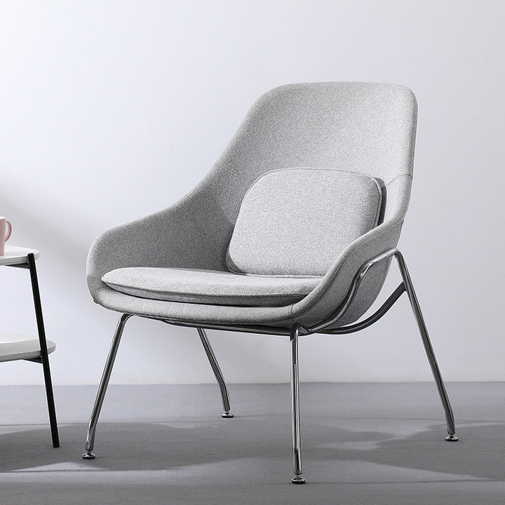 Chaise d'accent carrée incurvée en fer moderne en tissu scandinave avec dossier pour salon 