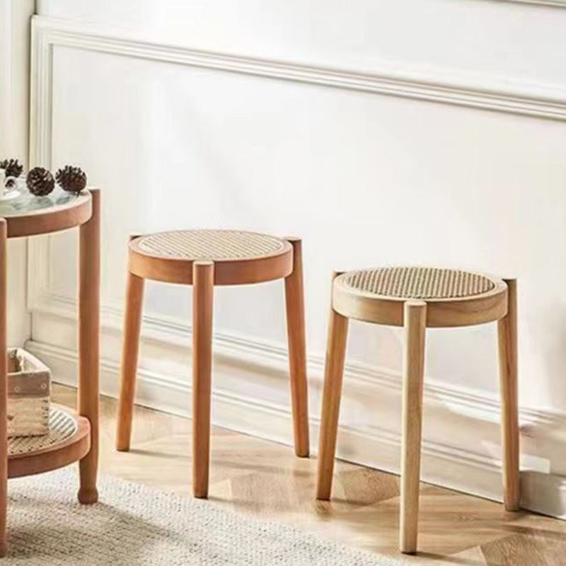 Zeitgenössischer skandinavischer Rattan-Gummibaumholz-Rundhocker für das Wohnzimmer 