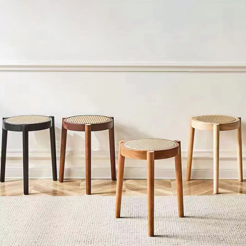 Zeitgenössischer skandinavischer Rattan-Gummibaumholz-Rundhocker für das Wohnzimmer 