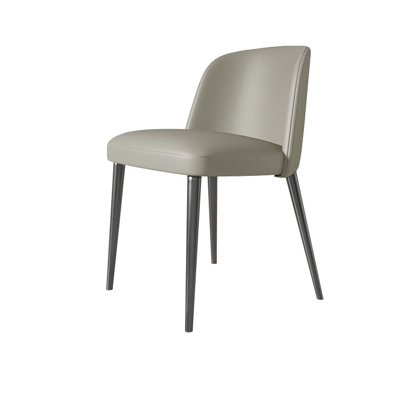 Silla de comedor contemporánea escandinava de cuero sintético Nappa de acero al carbono cuadrada y curva con respaldo para comedor 
