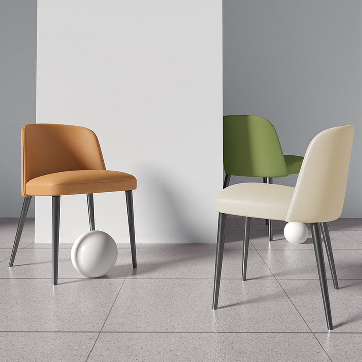 Silla de comedor contemporánea escandinava de cuero sintético Nappa de acero al carbono cuadrada y curva con respaldo para comedor 