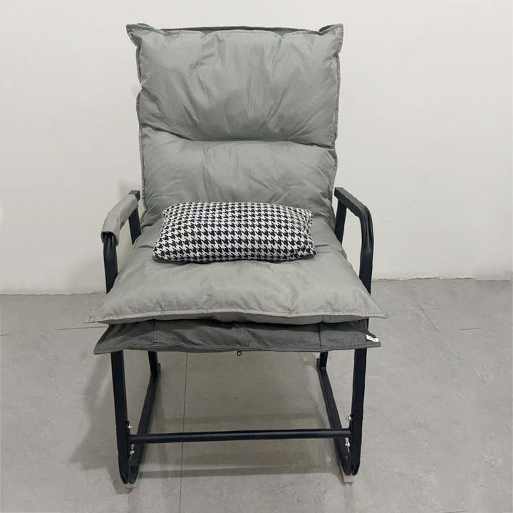Moderner minimalistischer Schreibtischstuhl aus Synthetikstoff und Metall in Trapezform mit Rückenlehne und Armlehne fürs Homeoffice 