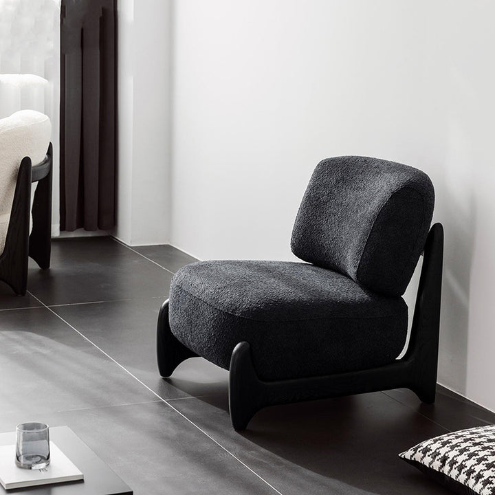 Chaise d'appoint carrée incurvée en bois massif en velours d'agneau scandinave contemporain avec dossier pour salon 