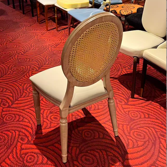 Chaise de salle à manger ovale trapézoïdale rembourrée en rotin vintage traditionnel et bois massif avec dossier pour salle à manger 